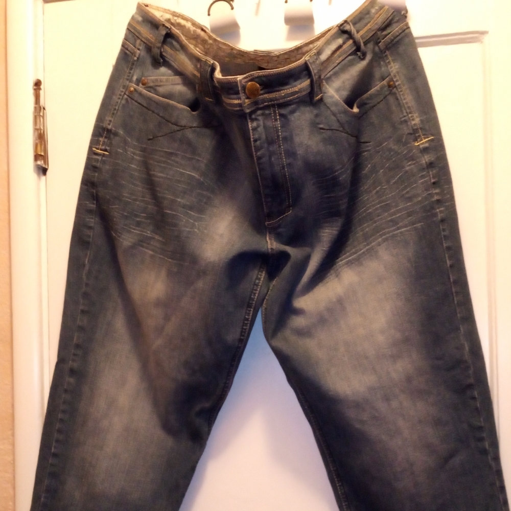 Woman's distressed jeans